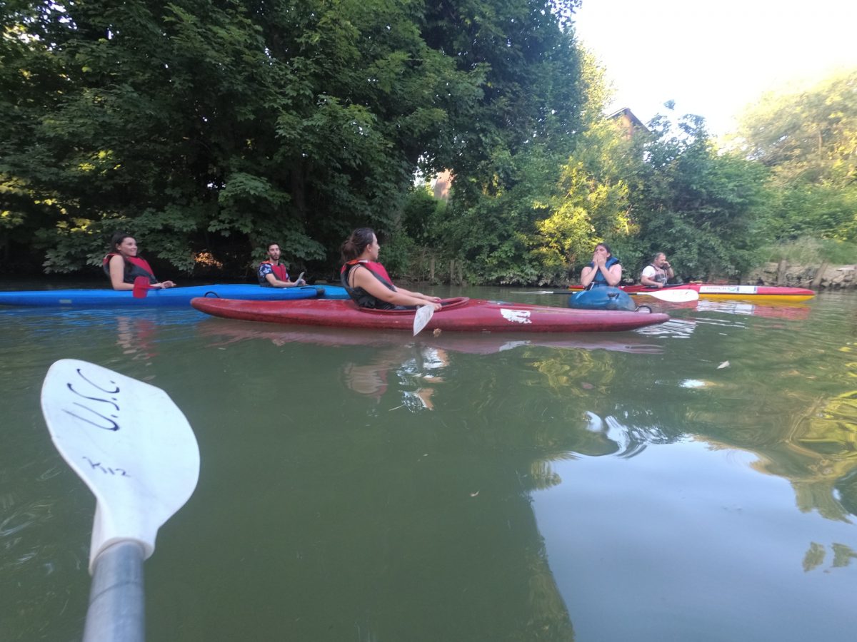 Kayak en équipe sur la Marne