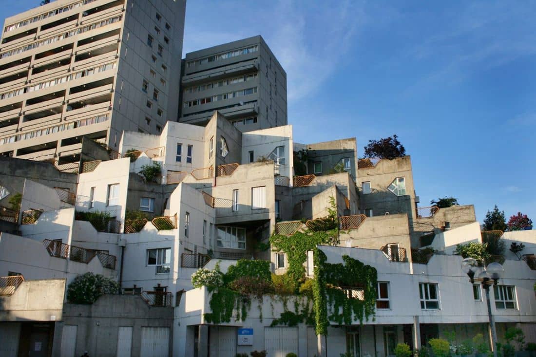 Façade de la Cité des Étoiles de Renaudie à Ivry-sur-Seine